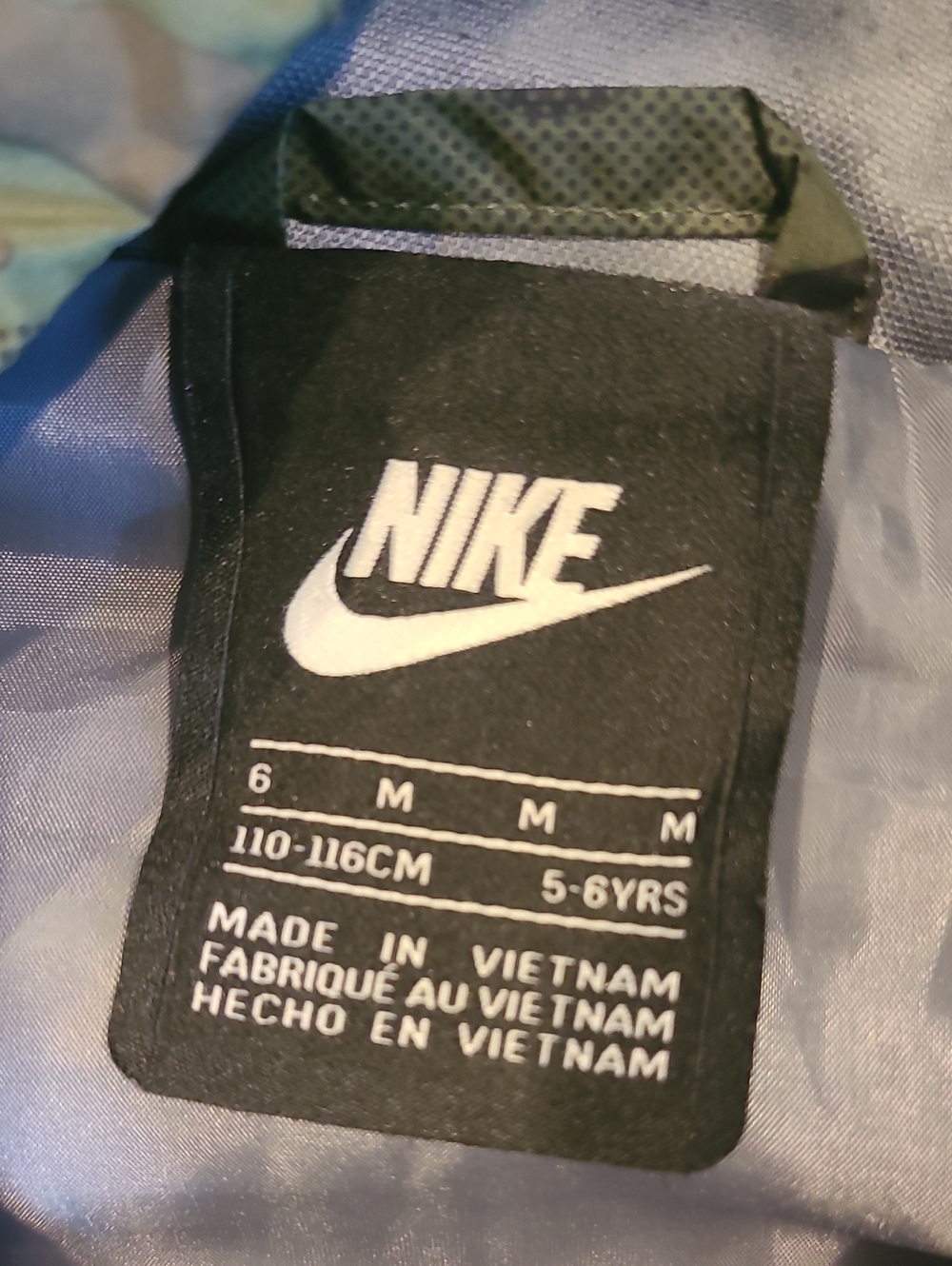 Nike Full Zip Puffer Jacket featuring a green camouflage print Boys 5 - Picture 3 of 4